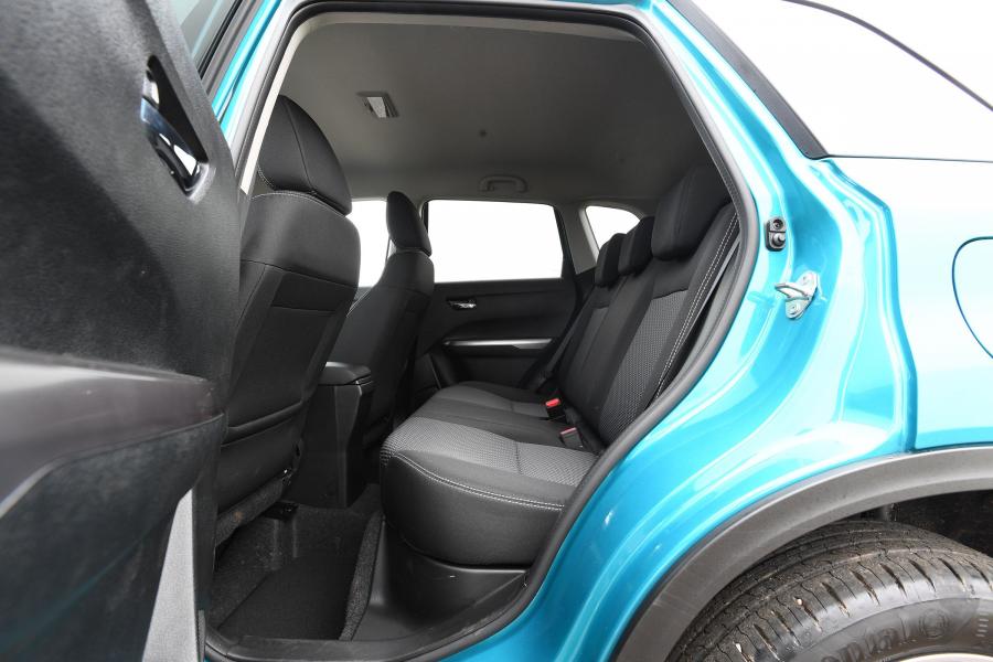 Интерьер Suzuki Vitara 2018 года  (UK) (фото 4 из 25)